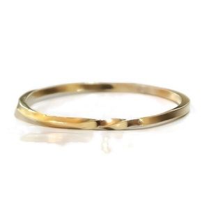 14K Yellow Gold Filled Möbius Twisted Band Ring